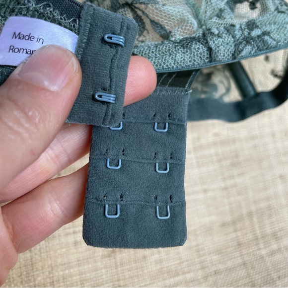 Designer luxury bra from I.D. Sarrieri in Seafoam green lace - Picture 4 of 4